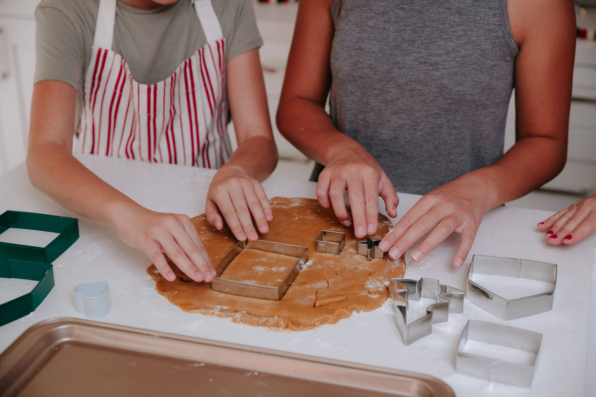 Make Your Own Gingerbread Village – Cutters & Frosting Tools